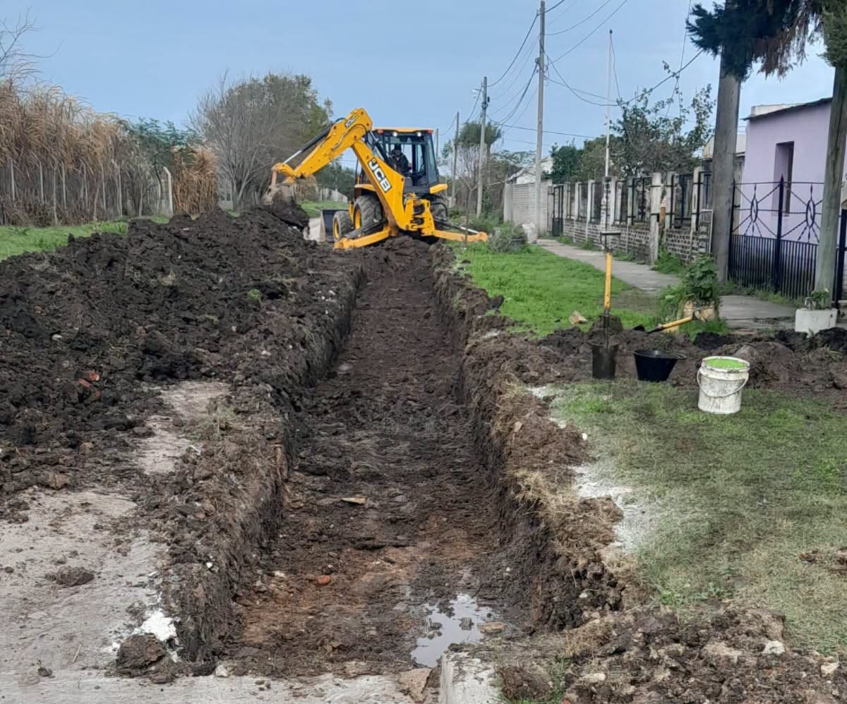 Santa Elena avanza con nuevas obras de cordón cuneta en barrio Cristo Redentor